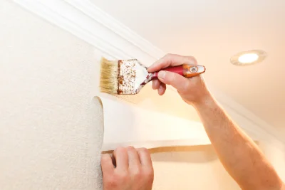 Pose de papier peint à Breux-sur-Avre — revêtements muraux et toiles de verre